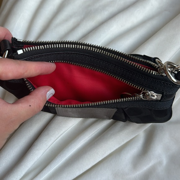 Coach Poppy Wristlet - Picture 3 of 4